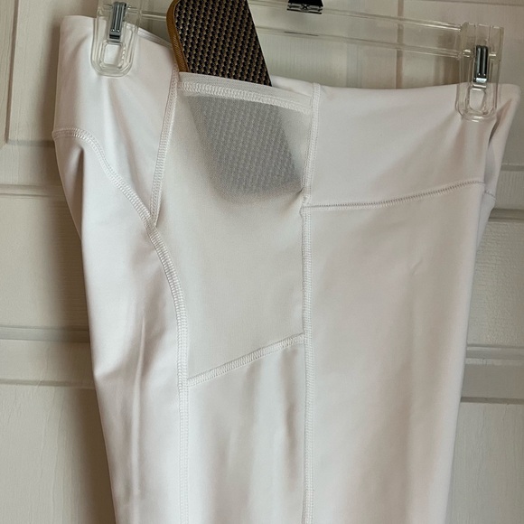 Fila Cropped Sports Yoga Leggings White Lace Pockets NWOT Size Large - Picture 10 of 12